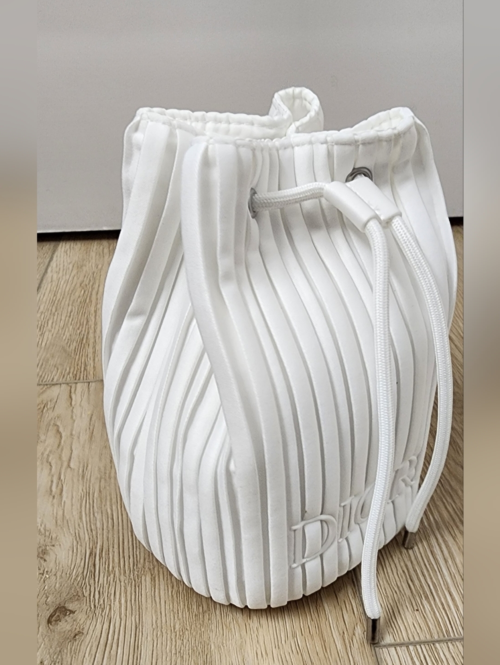 New Dior Makeup Pouch White Drawstring Bucket Bag In Box - Picture 3 of 8